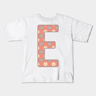 MONOGRAM LETTER E PINK FLORAL TYPOGRAPHY DESIGN Kids T-Shirt